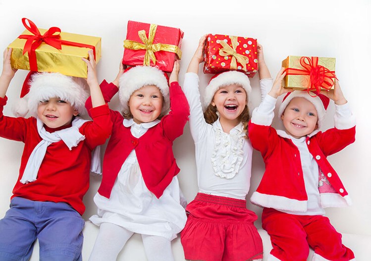 Tippek, hogyan őrizzük meg a karácsony varázsát a kicsiknek