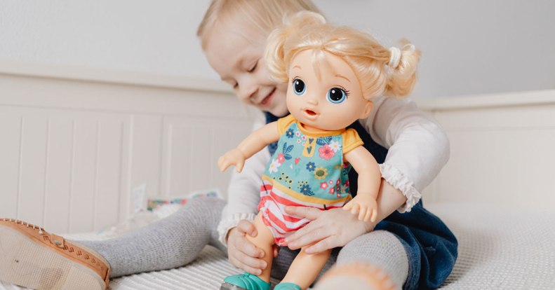 Hogyan hat a babázás gyermekünk fejlődésére?