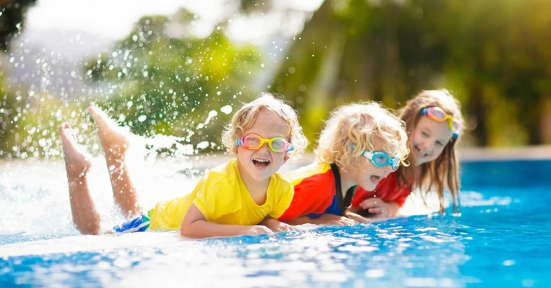 Mit fejlesztenek a vízi játékok gyerekeknek?