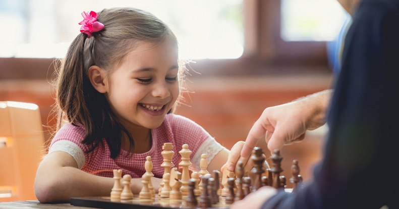 Így tanítsd meg gyermekeidet sakkozni!