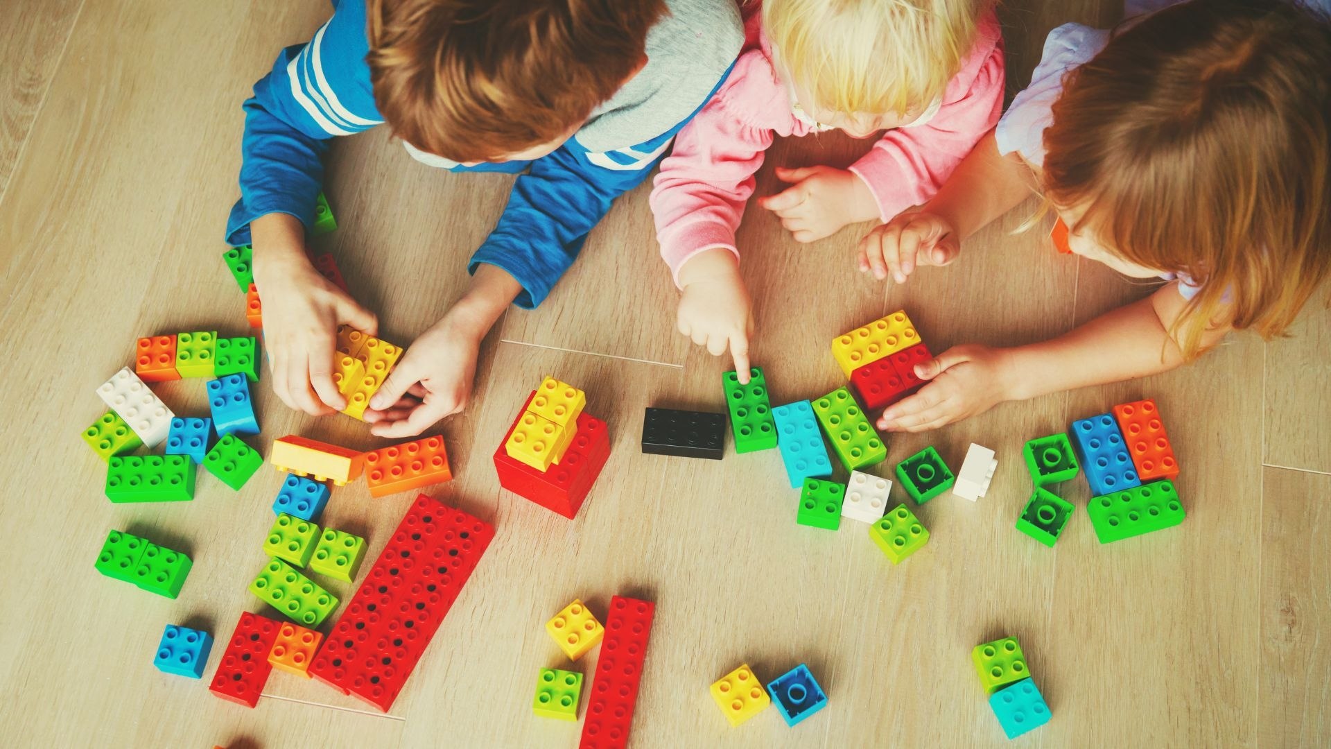 Szabad játék otthon - építőjáték, kreatív játék