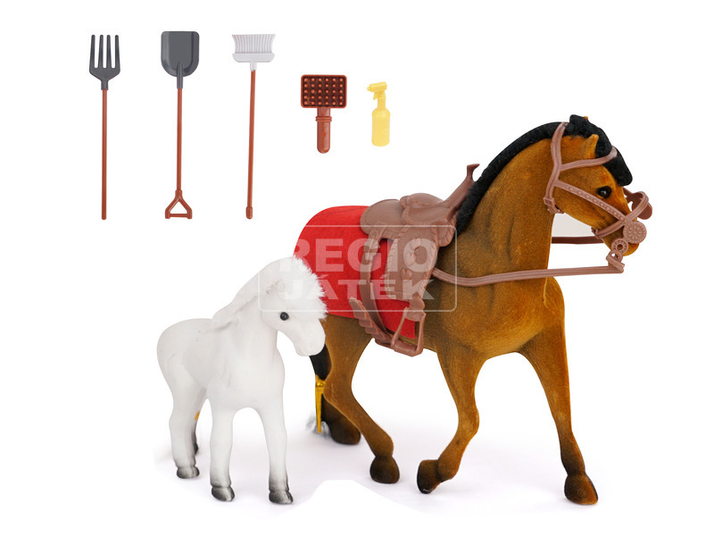 Flokkolt ló és csikó kép nagyítása